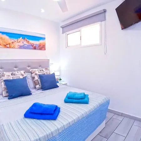 Playa Del Duque Poolside شقة