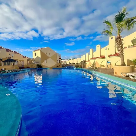 Playa Del Duque Poolside شقة